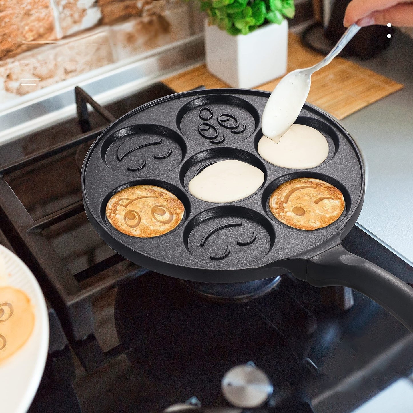 joyful Face 7-Cup Nonstick Frying Pan - Perfect for Eggs, Burgers & Pancakes | Easy Clean Aluminum Cookware